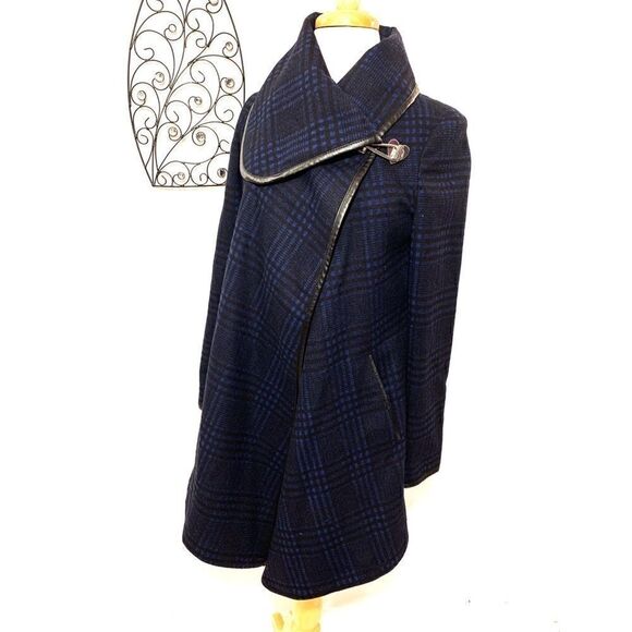 Betsy Johnson Cape Coat  - Picture 1 of 12